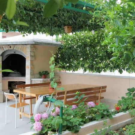 Cosey Studio Apartment For 2 Free Private Parking Makarska Kültér fotó