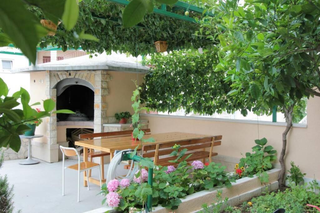 Cosey Studio Apartment For 2 Free Private Parking Makarska Kültér fotó