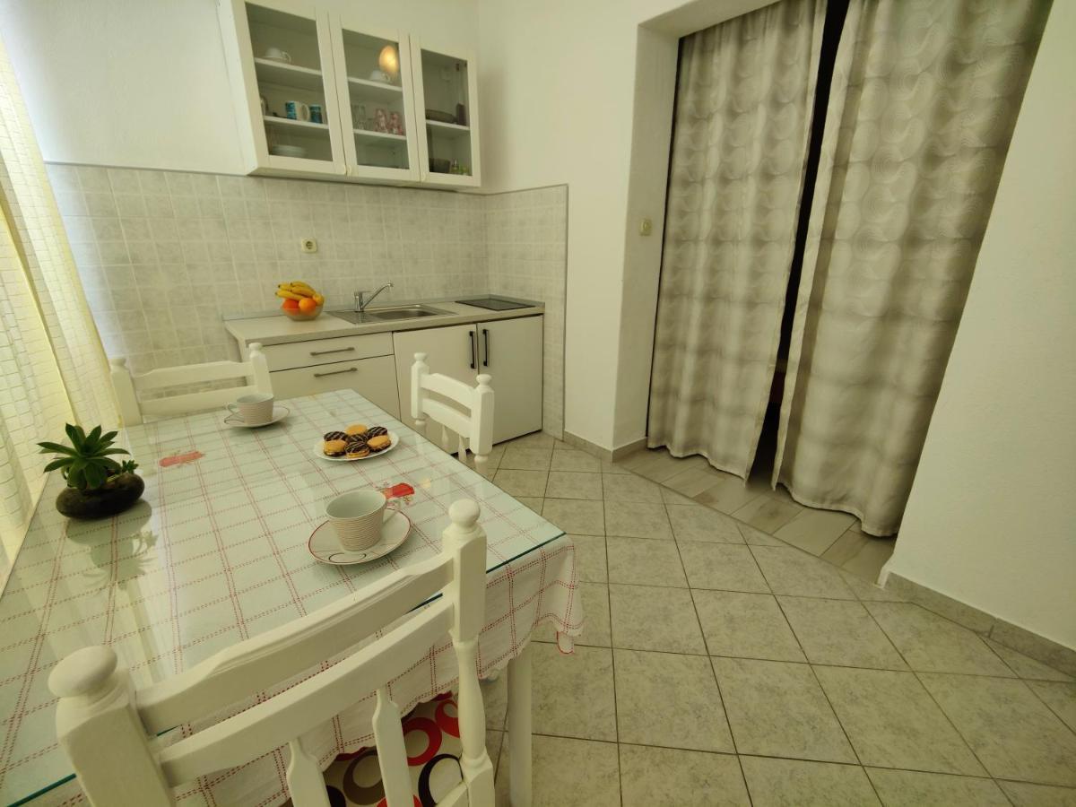 Cosey Studio Apartment For 2 Free Private Parking Makarska Kültér fotó